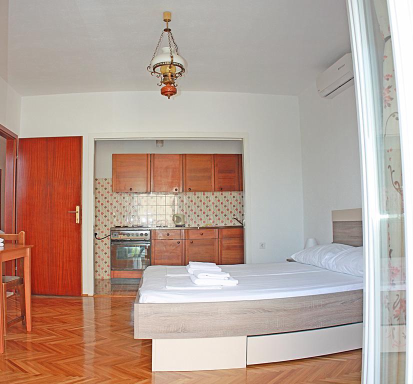 Bougainvillea Apartments Makarska Exterior photo